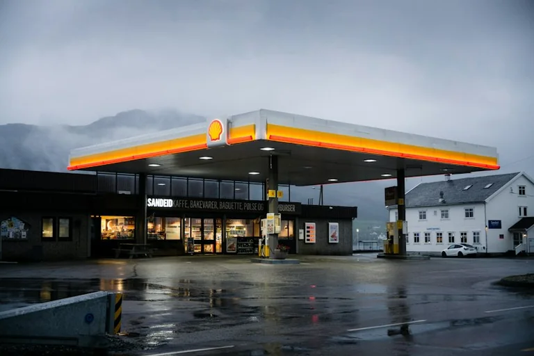 Spritpreise entlang der Route vergleichen und Umwege abwägen